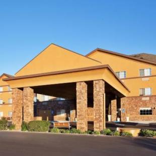 Фотографии гостиницы 
            Holiday Inn Express Hotel & Suites Watsonville, an IHG Hotel
