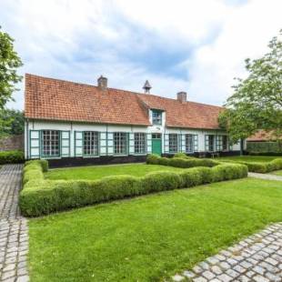 Фотографии гостевого дома 
            beautifull renovated farmhouse with traditional elements and a big garden