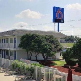 Фотографии гостиницы 
            Motel 6-Austin, TX - North