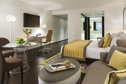 Фотография гостиницы La Clef Tour Eiffel Paris by The Crest Collection