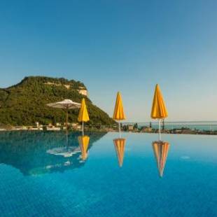 Фотографии гостиницы 
            Sky Pool Hotel Sole Garda