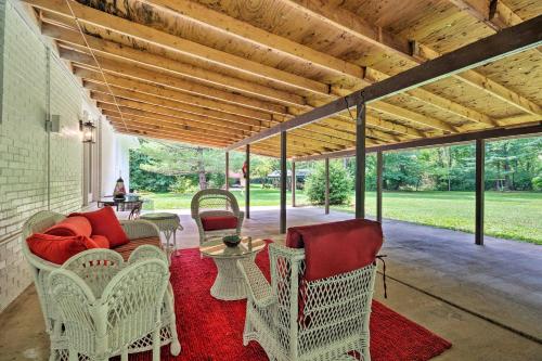 Фотографии гостевого дома 
            Renovated Home on Watauga River, By Boat Ramp