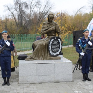 Фотография памятника Памятник Скорбящая мать