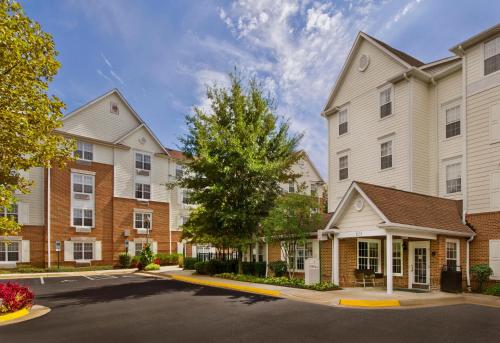 Фотография гостиницы Sonesta Simply Suites Falls Church