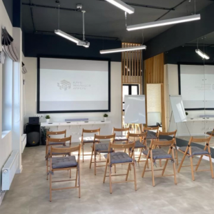 Фотография конференц-зала Апрель