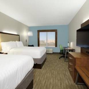 Фотографии гостиницы 
            Holiday Inn Express & Suites - Columbus North, an IHG Hotel