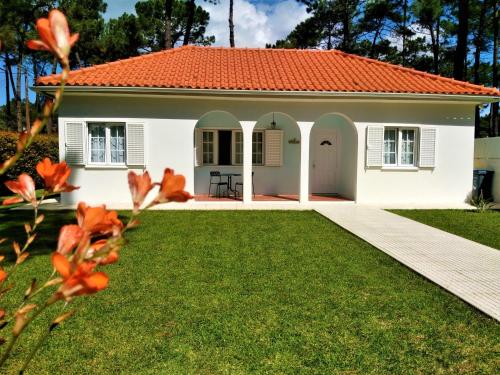 Фотография гостевого дома CASA AROEIRA - Beach bungalow near Lisbon