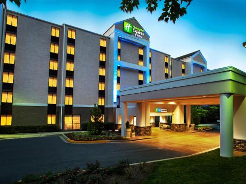 Фотография гостиницы Holiday Inn Express and Suites Germantown, an IHG Hotel
