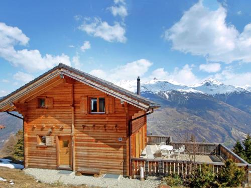 Фотография гостевого дома Chalet with Scenic View of Mountains in Les Collons