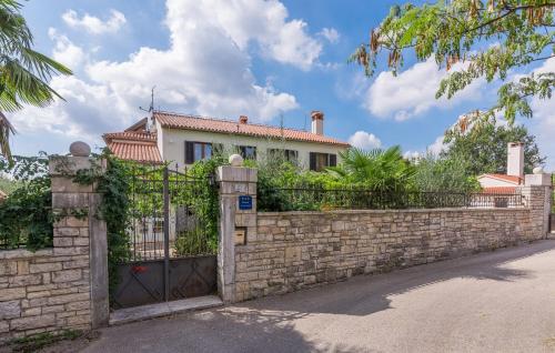 Фотография гостевого дома Apartments Marinela Korsa with Pool