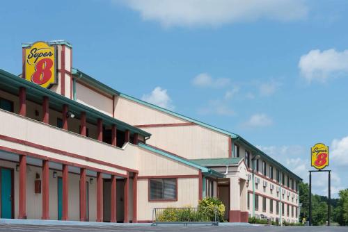 Фотография мотеля Super 8 by Wyndham Hancock MD