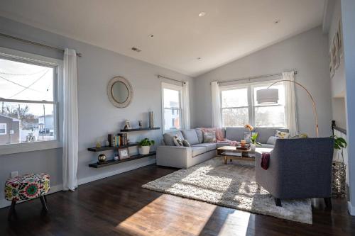 Фотография гостевого дома Modern Luxury Family Getaway Near Beach + Casinos