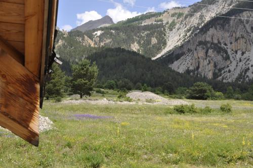 Фотографии гостевого дома 
            Le 1600 Hameau des Thures Nevache Hautes Alpes