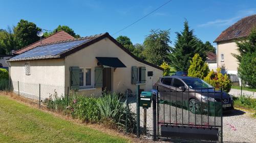 Фотографии гостевого дома 
            Maison de 2 chambres avec jardin clos et wifi a Villenauxe la Grande