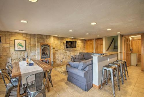 Фотография гостевого дома Waterfront Home with Beach - half Mi to Weirs Beach