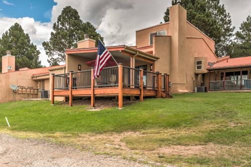 Фотографии гостевого дома 
            Ruidoso Condo with Mountain Views - Walk to Downtown