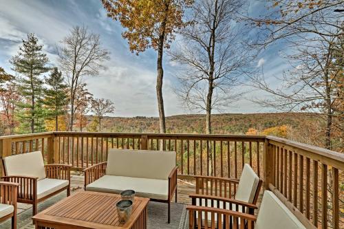 Фотографии гостевого дома 
            Newly Built and Secluded Catskill Cottage with Views!