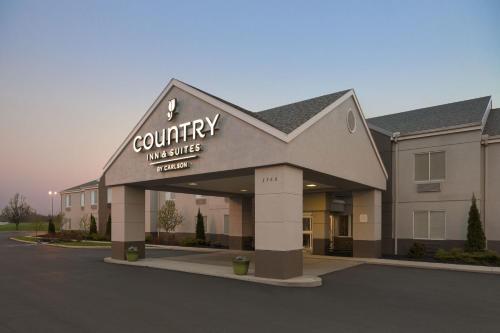 Фотография гостиницы Country Inn & Suites by Radisson, Port Clinton, OH