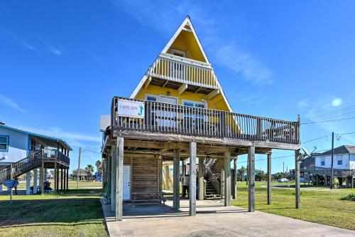 Фотографии гостевого дома 
            A-Frame Home with Deck - 2 Blocks to Surfside Beach!