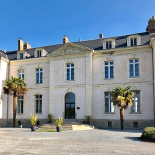 Фотография гостиницы Hôtel Particulier CHÂTEAU DES MARAIS Proximité et vue sur le Lac de Grand lieu