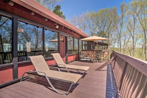 Фотографии гостевого дома 
            Ledge Lodge with Pool and Cumberland Valley Views!