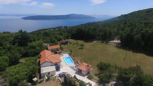 Фотографии гостевого дома 
            Family friendly house with a swimming pool Rosici, Opatija - 18442