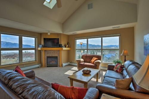 Фотографии гостевого дома 
            360 Mtn and Lake Dillon View Condo with Shared Hot Tub