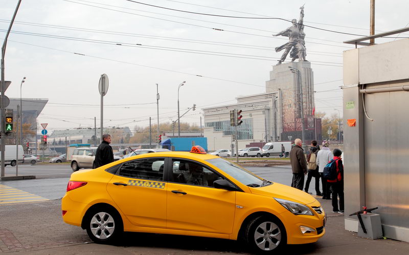 Недорогое такси в москве. Такси о688. Бюджетное такси. Самое дешёвое такси. РЕН такси в Москве.