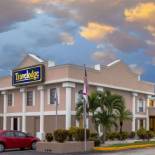 Фотография гостиницы Travelodge by Wyndham Fort Myers