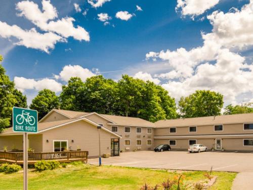 Фотография гостиницы Americas Best Value Inn Marquette