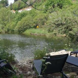 Фотография гостевого дома Gite en Ardèche en face de la rivière