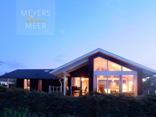 Фотография гостевого дома Schwarzes Holzferienhaus mit Sauna -- FELDRAIN -- an der Ostsee, Zierow bei Wismar, 4-6 Personen