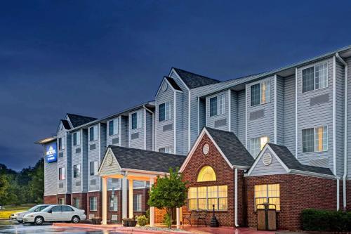 Фотография гостиницы Microtel Inn & Suites by Wyndham Statesville