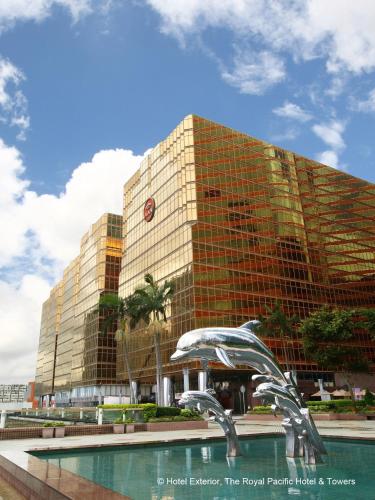 Фотография гостиницы The Royal Pacific Hotel & Towers