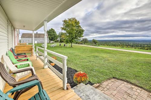 Фотографии гостевого дома 
            Cozy Home with Vineyard, Working Farm and Fall Foliage