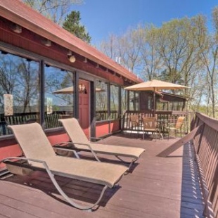 Фотография гостевого дома Ledge Lodge with Pool and Cumberland Valley Views!