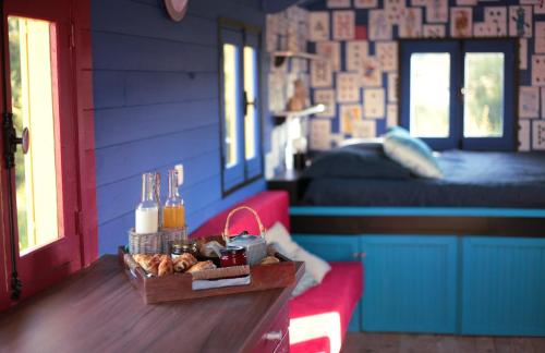 Фотография мини отеля La roulotte MAGIC ! des Grillots