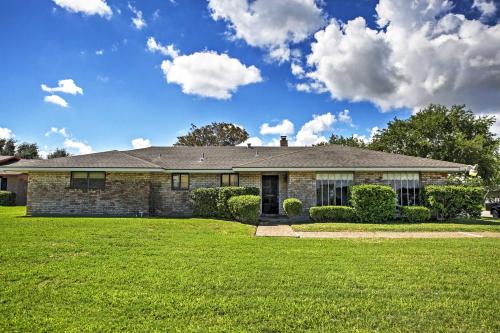 Фотографии гостевого дома 
            Spacious Ranch-Style Getaway on Corpus Christi Bay