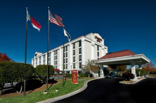Фотография гостиницы Hampton Inn Winston-Salem Hanes Mall