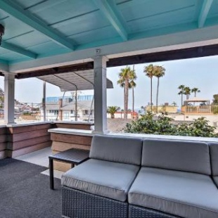 Фотография гостевого дома Charming Catalina Home with Deck Walk to the Beach!