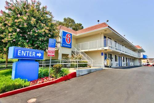 Фотография гостиницы Motel 6-West Sacramento, CA