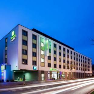 Фотографии гостиницы 
            Holiday Inn Express Augsburg, an IHG Hotel