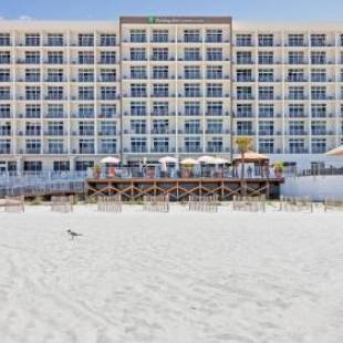 Фотографии гостиницы 
            Holiday Inn Express & Suites Panama City Beach - Beachfront, an IHG Hotel