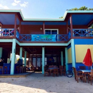 Фотография хостела Sandbar Beachfront Hostel & Restaurant