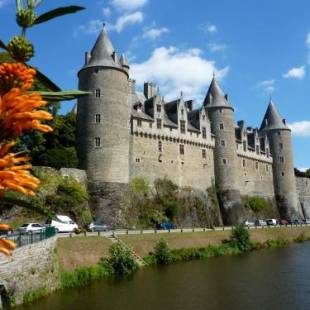 Фотографии гостевого дома 
            JOSSELIN CHURCH VIEW .