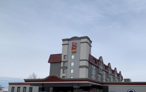 Фотографии гостиницы 
            Emerald Hotel & Suites Calgary Airport