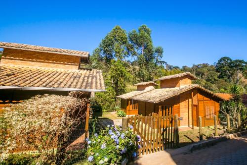 Фотография гостевого дома Chalés Belo Vale - Rua do Curro