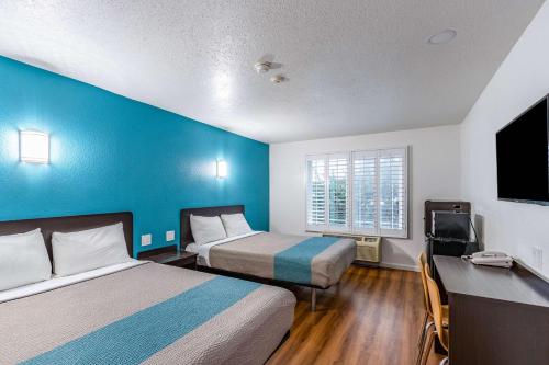 Фотография гостиницы Motel 6-Fountain Valley, CA - Huntington Beach Area