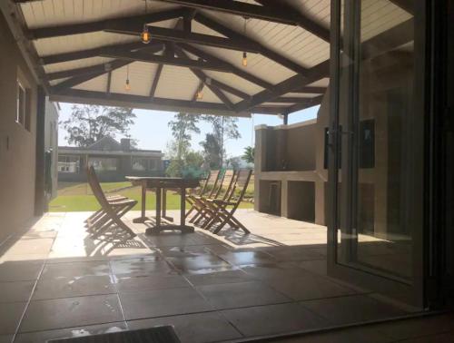 Фотография гостевого дома Silver Pond Lodge