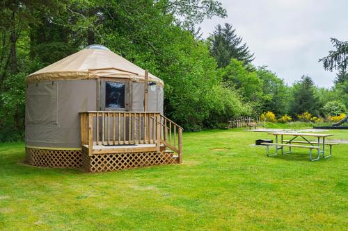 Фотографии базы отдыха 
            Long beach Camping Resort Yurt 9